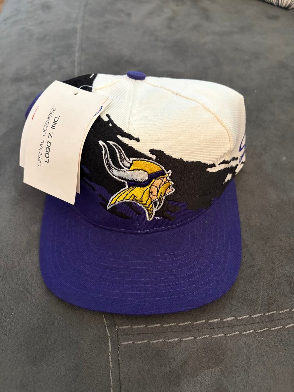 Vintage Minnesota Vikings Logo Athletic Splash Snapback Hat Pro Line Purple-NWT